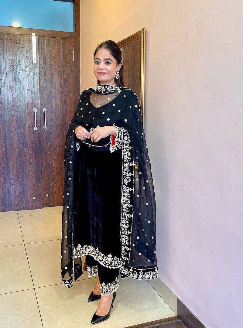 BLACK BEAUTY VELVET SUIT