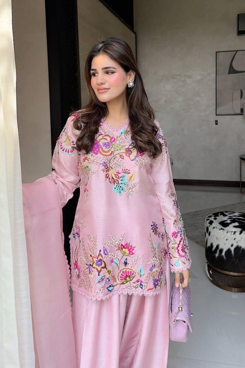 Gulaabi suit