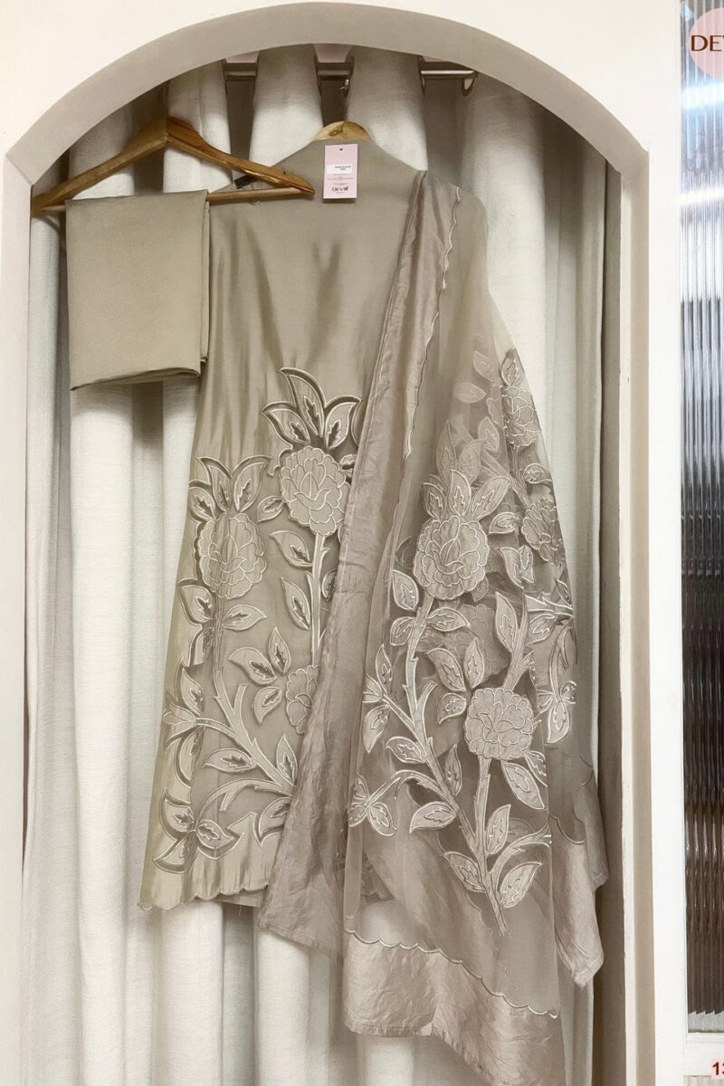 APPLIQUÉ UNSTITCHED SUIT