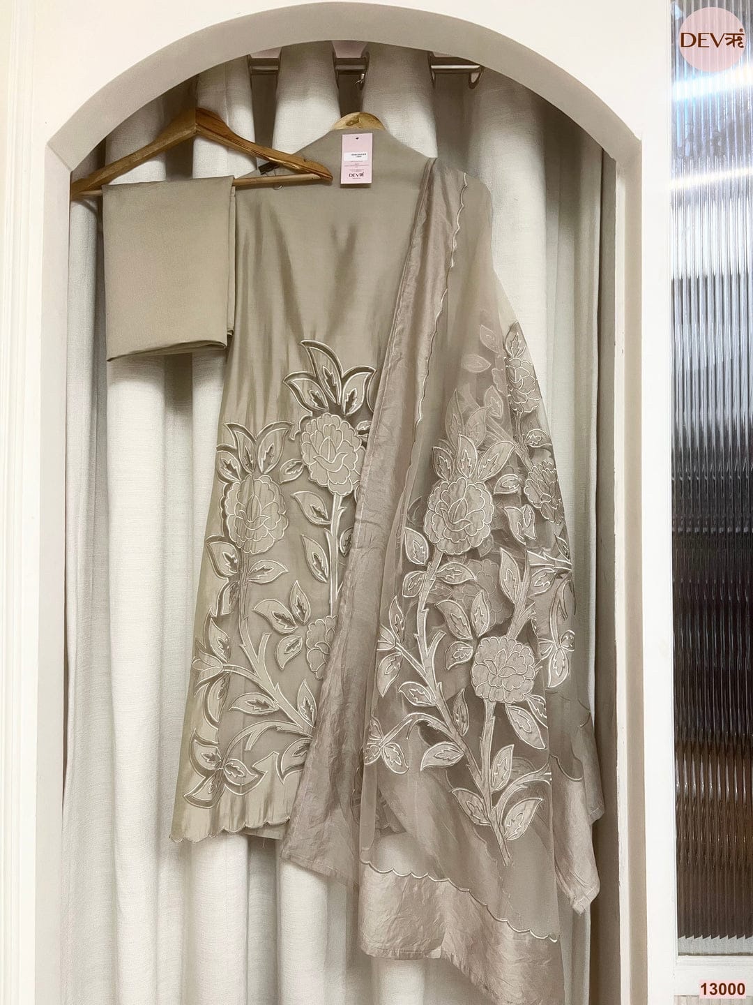 APPLIQUÉ UNSTITCHED SUIT